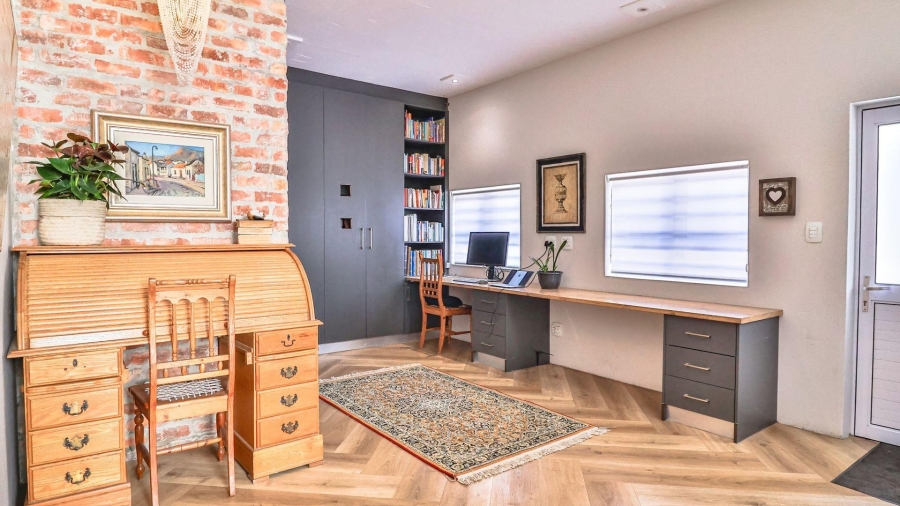 4 Bedroom Property for Sale in De Kelders Western Cape